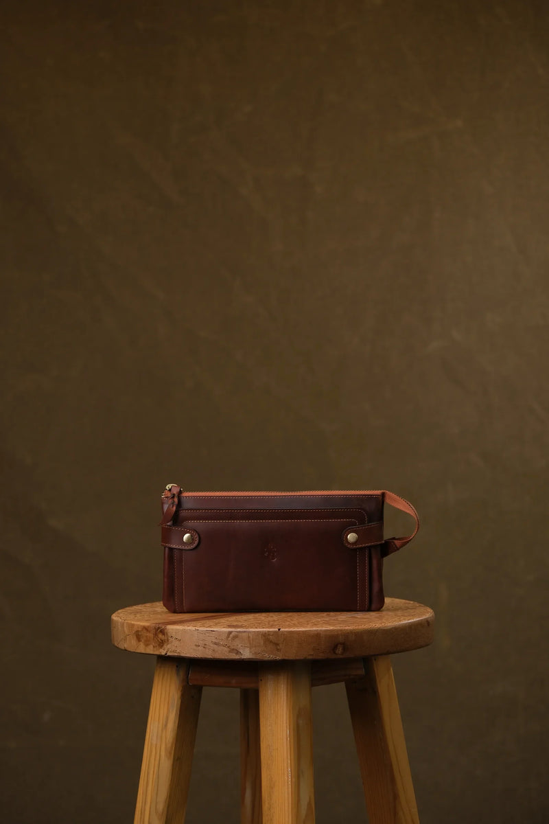 Clutches and wristlets in full-grain leather