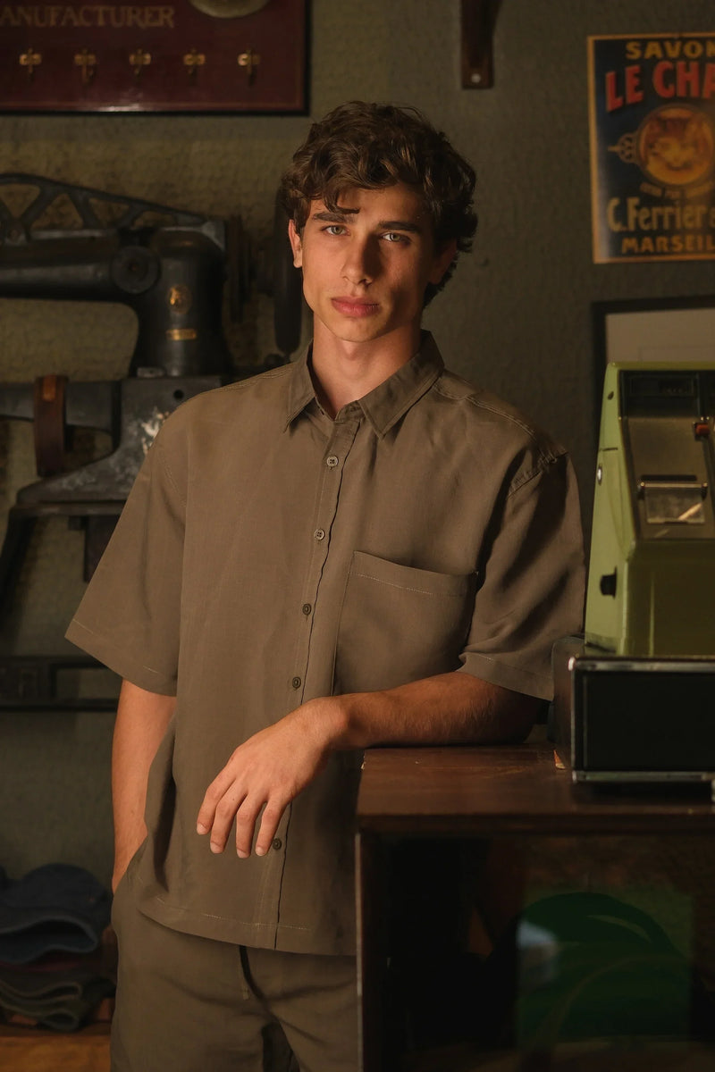 Man wearing a linen shirt and shorts set