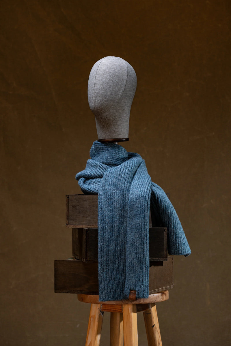 Wool scarf in blue