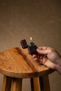 Feuerzeug mit Lederhülle